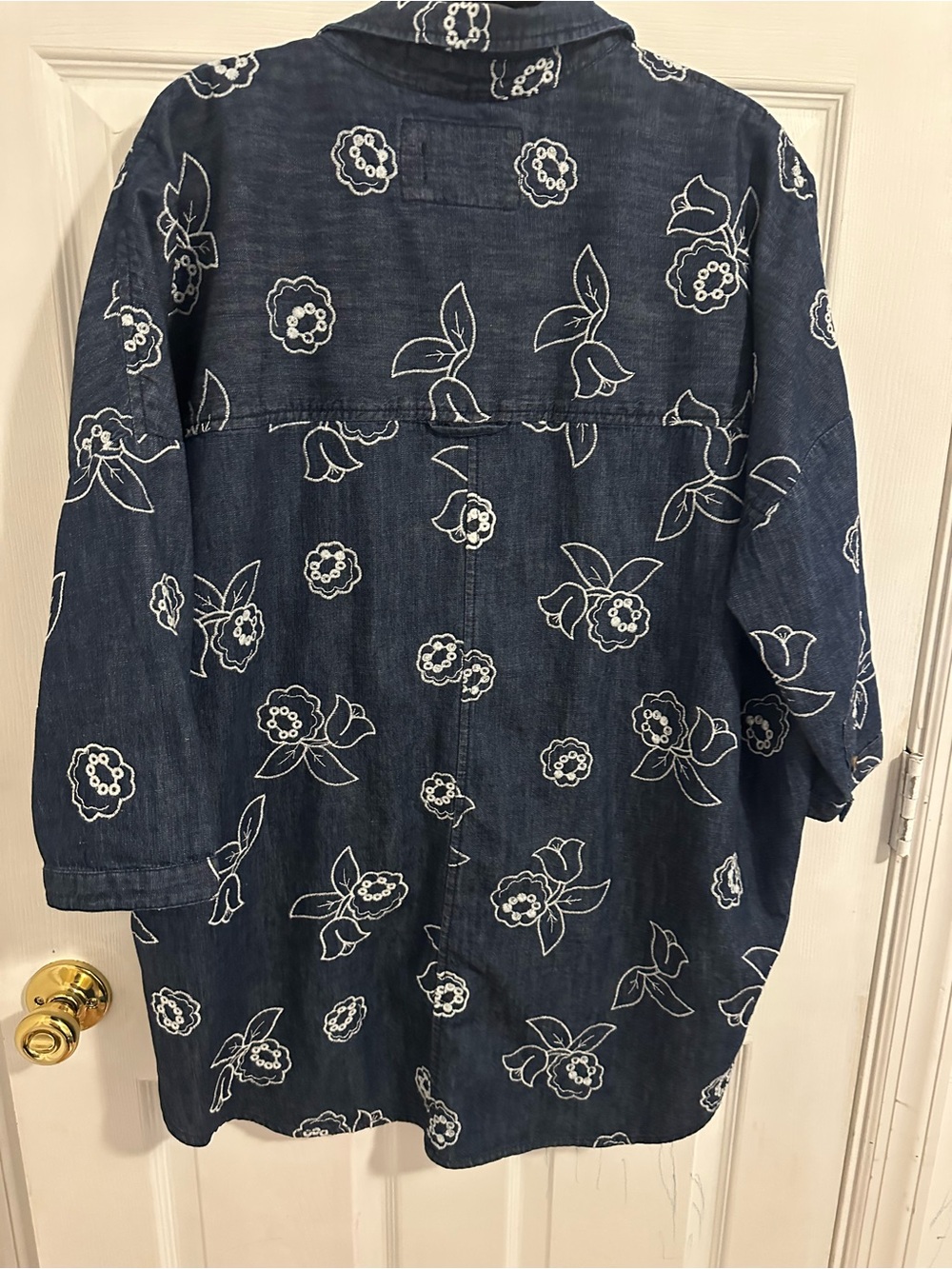 Maeve Anthropologie Blue Floral Embroidered Denim Button-Up Shirt OVERSIZED M-L - Picture 9 of 10